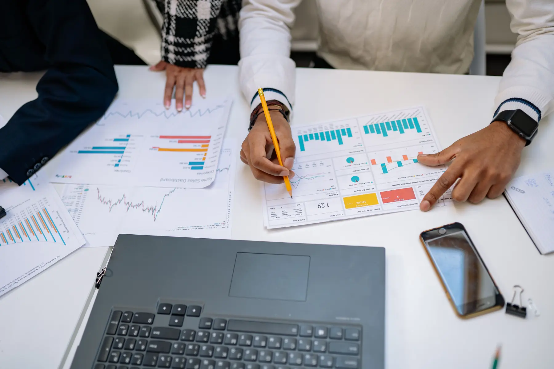 Startup team shaping a commercial plan